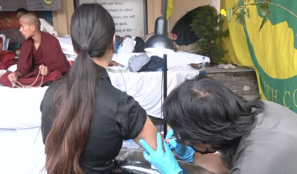 Dharamshala में Tibet Tattoo Protest: चीन के Ethnic Unity Law के खिलाफ तिब्बतियों का अनोखा और बड़ा संघर्ष Dharamshala में Tibet Tattoo Protest: चीन के Ethnic Unity Law के खिलाफ तिब्बतियों का अनोखा और बड़ा संघर्ष