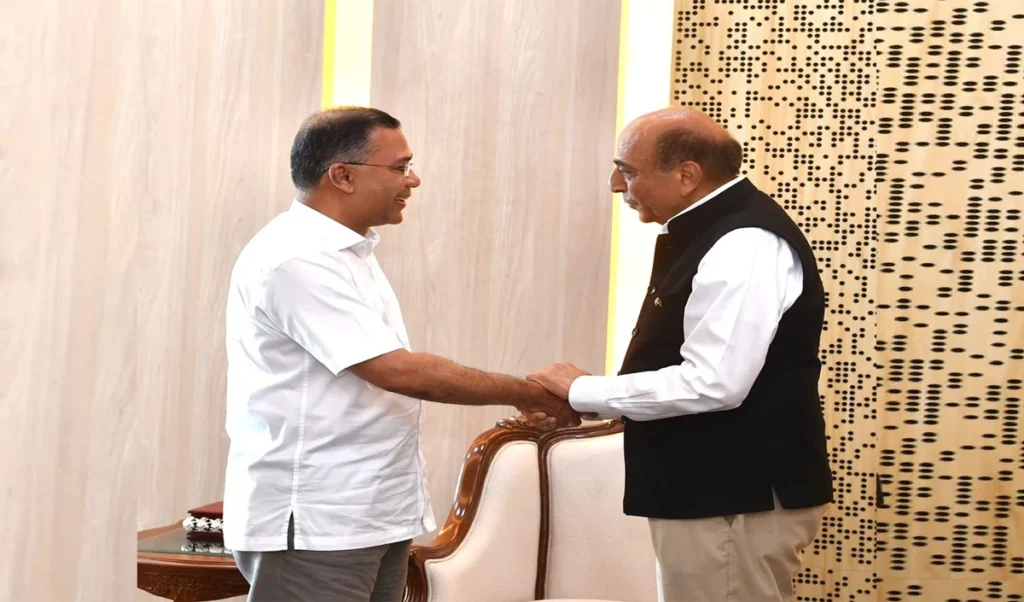 Diplomatic Tension के बीच ढाका में सक्रिय भारत, Dinesh Trivedi ने PM Tarique Rahman से की अहम मुलाकात