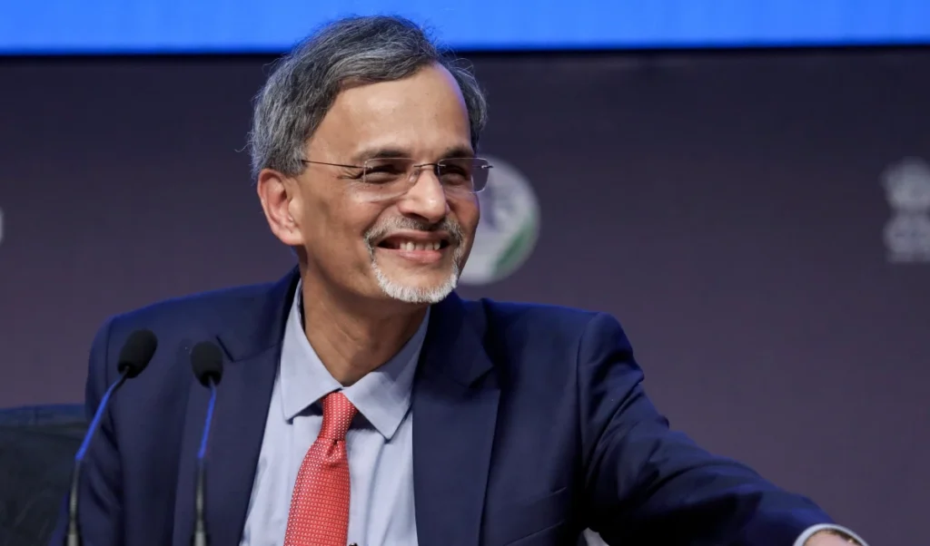 E20 पर घमासान के बीच CEA की बड़ी सलाह पुरानी गाड़ियों के लिए वापस आए E10 पेट्रोल, 'भोजन बनाम ईंधन' के संकट पर दी चेतावनी