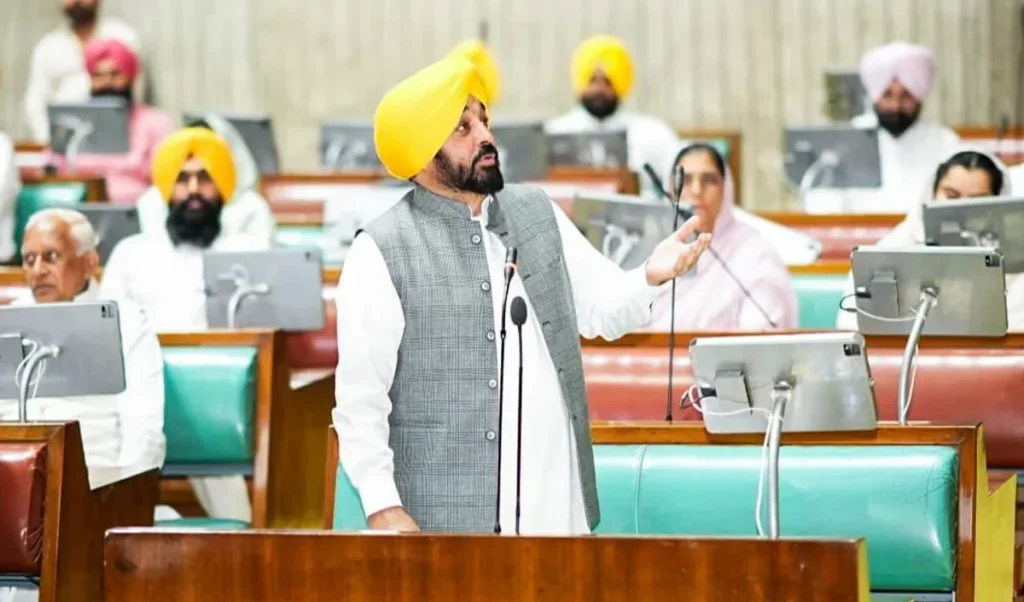 E20 पेट्रोल पर Punjab Govt का विरोध, क्या किसानों के हित के खिलाफ है AAP का रुख? E20 पेट्रोल पर Punjab Govt का विरोध, क्या किसानों के हित के खिलाफ है AAP का रुख?