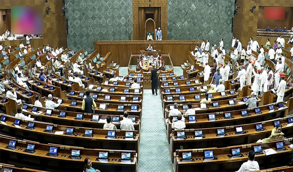 FCRA Bill पर संसद में गतिरोध जारी, विपक्ष ने बताया कठोर बिल, दबाव में सरकार! FCRA Bill पर संसद में गतिरोध जारी, विपक्ष ने बताया कठोर बिल, दबाव में सरकार!