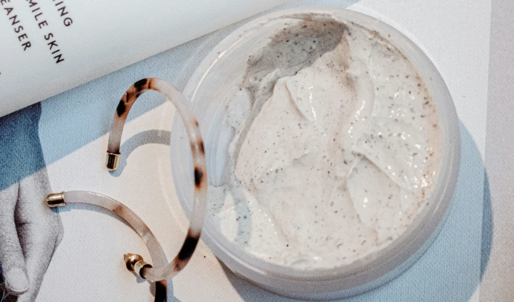 Face Scrub का सही तरीका क्या है? जानें एक्सफोलिएशन के फायदे और Skin Damage से बचने के Expert Tips Face Scrub का सही तरीका क्या है? जानें एक्सफोलिएशन के फायदे और Skin Damage से बचने के Expert Tips