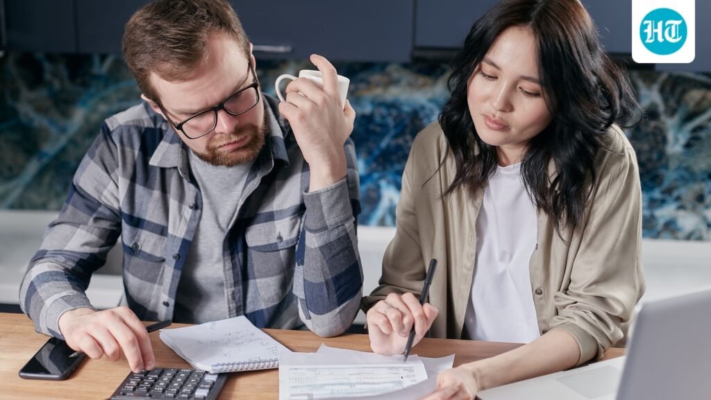 From investments to insurance: 8 financial gifts that can help your sister become financially independent