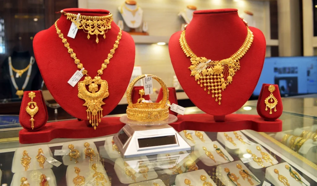 Gold और Silver की कीमतों में आएगी भारी तेजी, West Asia Tension और Inflation डेटा पर रहेगी निवेशकों की पैनी नजर Gold और Silver की कीमतों में आएगी भारी तेजी, West Asia Tension और Inflation डेटा पर रहेगी निवेशकों की पैनी नजर