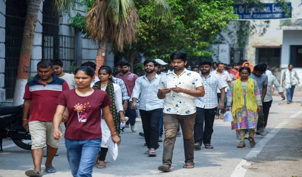Gujarat Govt की Career Guide: ‘गुजरात पाक्षिक’ और ‘रोजगार समाचार’ अब Online Subscription के साथ उपलब्ध Gujarat Govt की Career Guide: ‘गुजरात पाक्षिक’ और ‘रोजगार समाचार’ अब Online Subscription के साथ उपलब्ध
