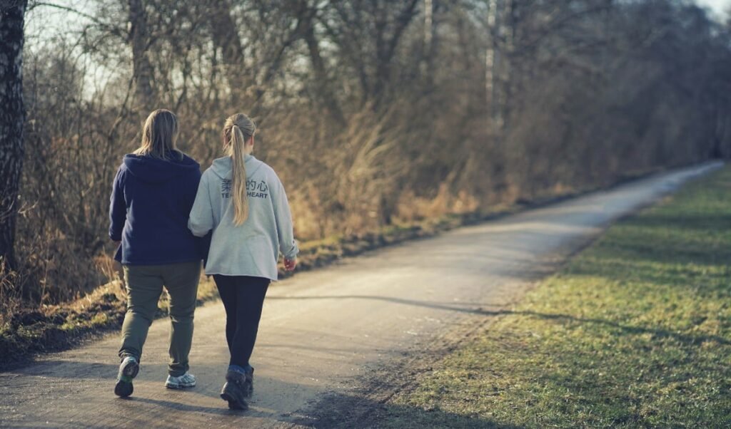 Health Alert: खाना खाने के तुरंत बाद बिस्तर पर लेटना खतरनाक, Metabolism सुधारने के लिए 10 Minute Walk जरूरी Health Alert: खाना खाने के तुरंत बाद बिस्तर पर लेटना खतरनाक, Metabolism सुधारने के लिए 10 Minute Walk जरूरी