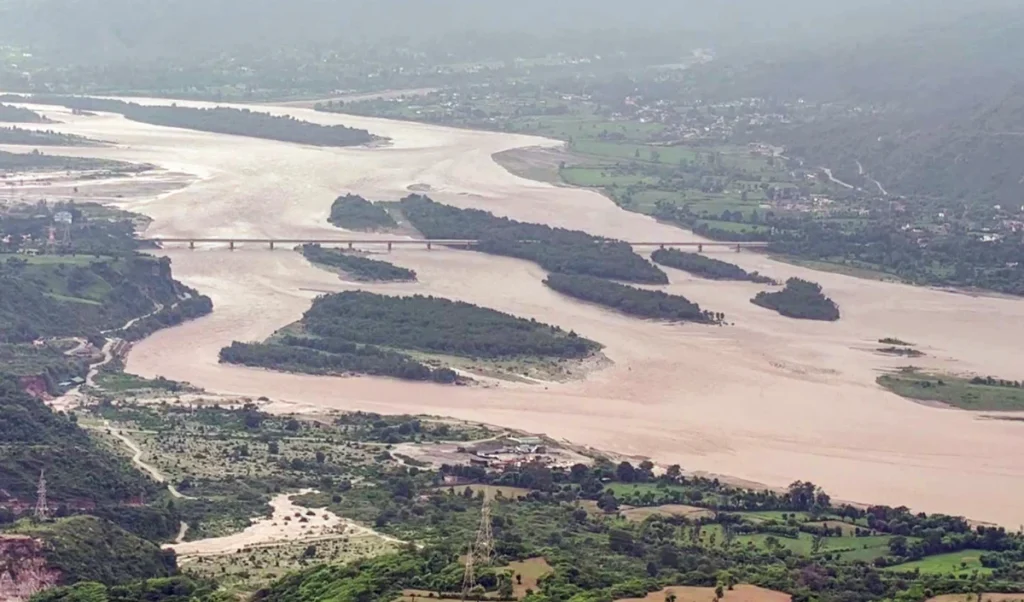 J-K के Kishtwar में दर्दनाक हादसा, Chenab नदी में गिरी Scorpio; 5 लोगों की मौत J-K के Kishtwar में दर्दनाक हादसा, Chenab नदी में गिरी Scorpio; 5 लोगों की मौत