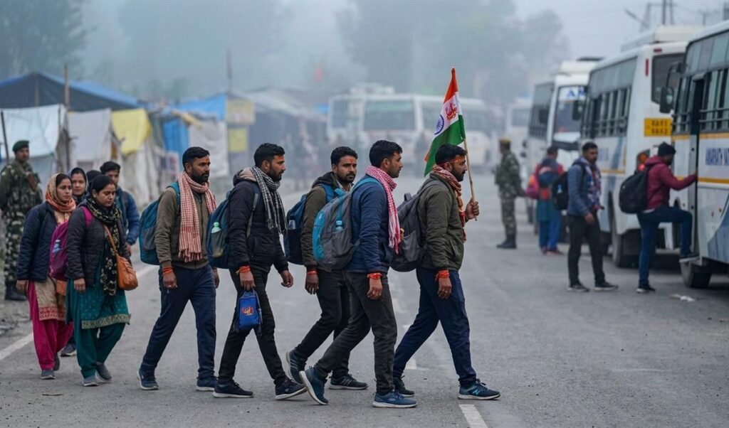 Jammu में Amarnath Yatra के लिए 964 श्रद्धालुओं का नया जत्था रवाना Jammu में Amarnath Yatra के लिए 964 श्रद्धालुओं का नया जत्था रवाना