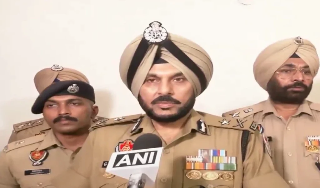 Jantar Mantar कनेक्शन बताने वाले Amritsar Police चीफ का तबादला, AAP पर BJP हमलावर Jantar Mantar कनेक्शन बताने वाले Amritsar Police चीफ का तबादला, AAP पर BJP हमलावर