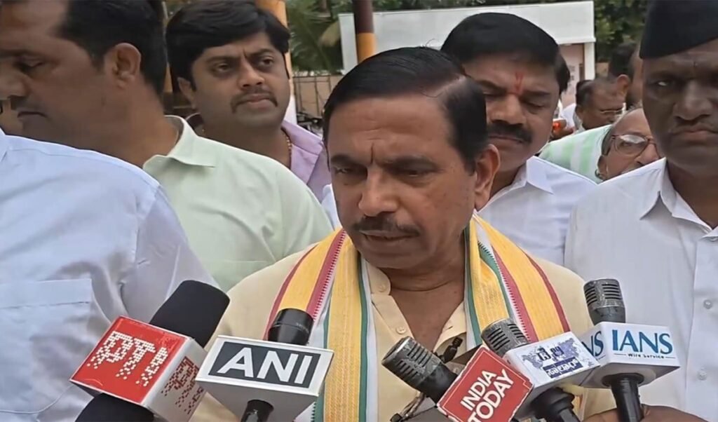 KPSC Scam | कर्नाटक सरकार का पूरा ‘तंत्र’ भ्रष्टाचार में शामिल, Pralhad Joshi ने Congress पर साधा तीखा निशाना