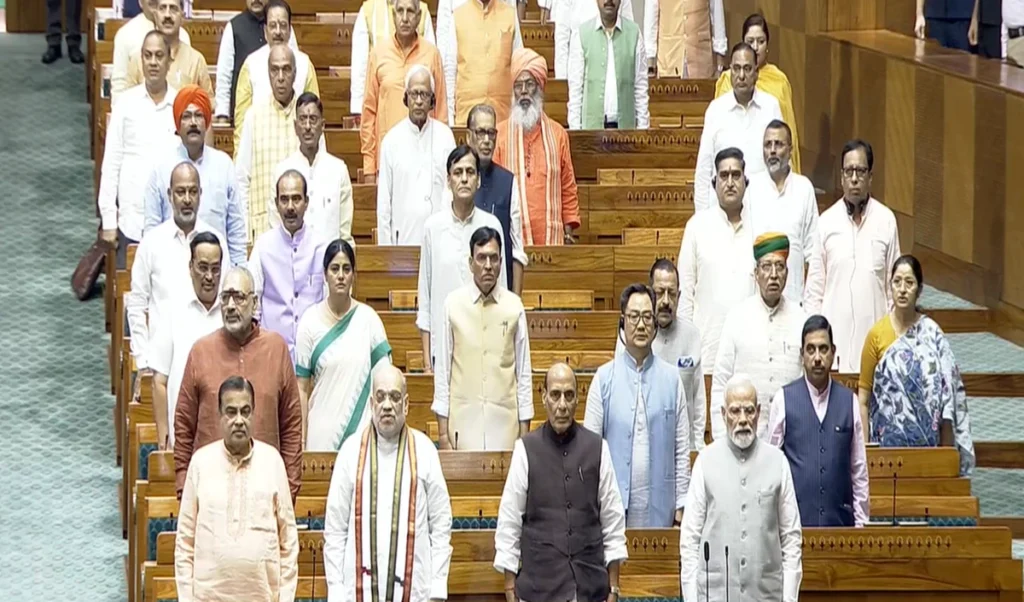 Lok Sabha की कार्यवाही अनिश्चितकाल के लिए स्थगित, वंदे मातरम का हुआ गान, पीएम मोदी-अमित शाह रहे मौजूद