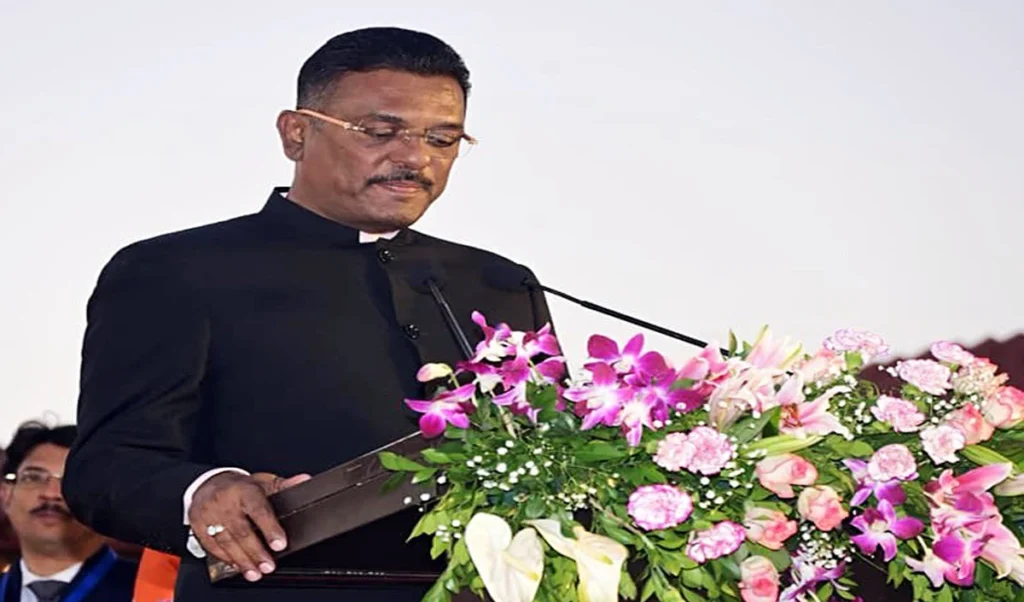 Maharashtra में ‘मराठी नहीं तो Action’, Pratap Sarnaik बोले- लाइसेंस रद्द होंगे Maharashtra में ‘मराठी नहीं तो Action’, Pratap Sarnaik बोले- लाइसेंस रद्द होंगे