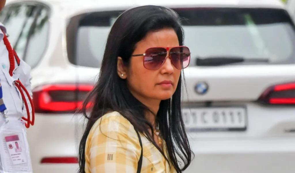 Mahua Moitra का आरोप, देर रात सर्किट हाउस से बेदखली लोकतांत्रिक मूल्यों पर हमला, Lok Sabha Speaker को लिखा पत्र Mahua Moitra का आरोप, देर रात सर्किट हाउस से बेदखली लोकतांत्रिक मूल्यों पर हमला, Lok Sabha Speaker को लिखा पत्र