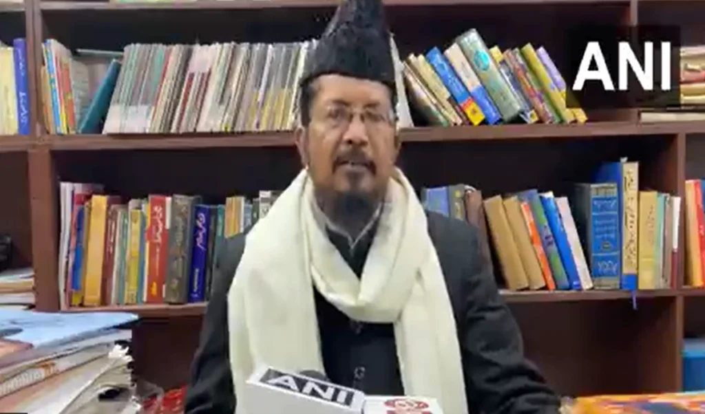 Maulana Razvi की मुसलमानों से अपील: PM Modi, CM Yogi को बुरा-भला न कहें, BJP को हराना हमारा काम नहीं Maulana Razvi की मुसलमानों से अपील: PM Modi, CM Yogi को बुरा-भला न कहें, BJP को हराना हमारा काम नहीं