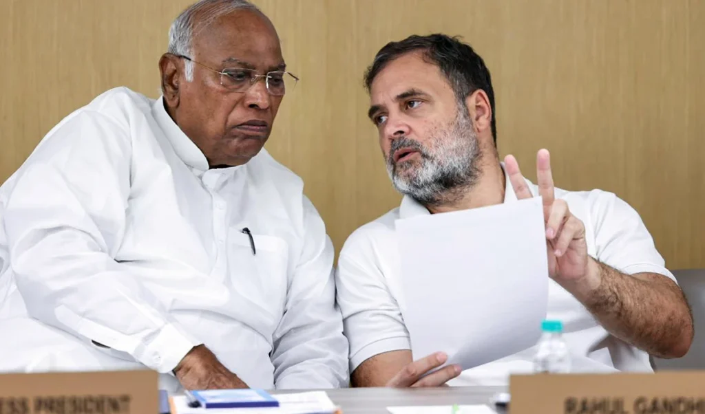 Monsoon Session के आखिरी सप्ताह में होगा सियासी उबाल, कांग्रेस ने अपने सांसदों को जारी किया whip Monsoon Session के आखिरी सप्ताह में होगा सियासी उबाल, कांग्रेस ने अपने सांसदों को जारी किया whip