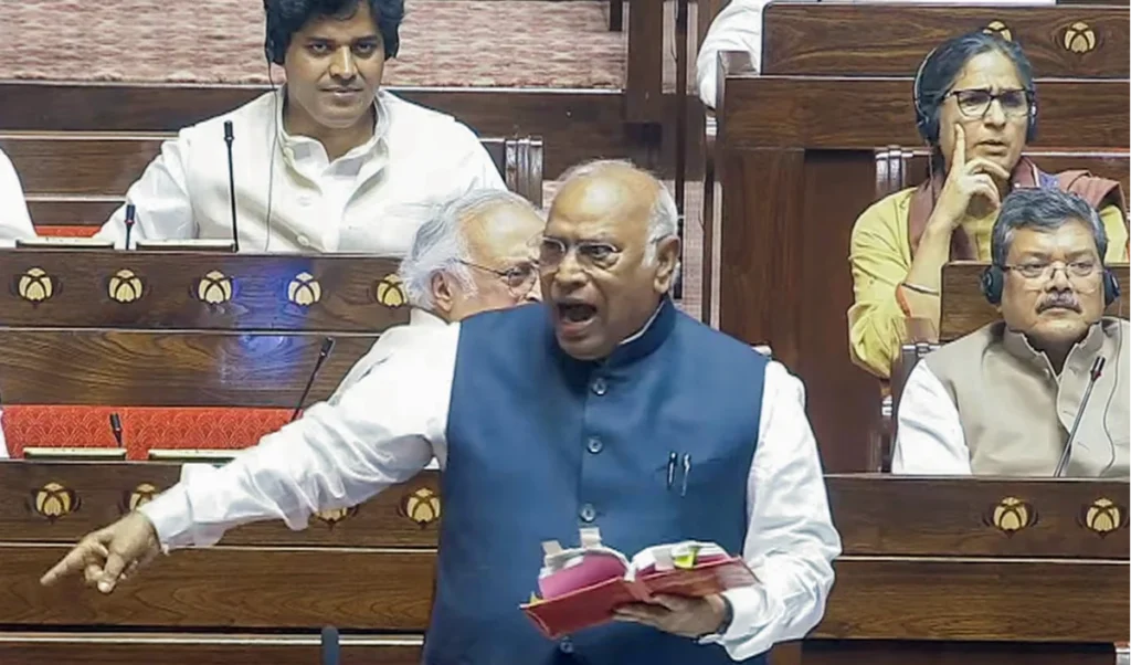 NEET paper leak पर Mallikarjun Kharge ने Haldwani से संसद में बहस कराने की दी चुनौती NEET paper leak पर Mallikarjun Kharge ने Haldwani से संसद में बहस कराने की दी चुनौती