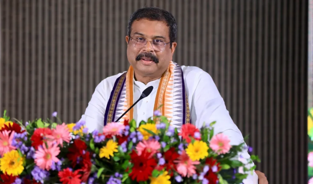 NEET विवाद के बाद इस्तीफा देने वाले Dharmendra Pradhan बोले, मेरे लिए मंत्री पद युवाओं से बड़ा नहीं NEET विवाद के बाद इस्तीफा देने वाले Dharmendra Pradhan बोले, मेरे लिए मंत्री पद युवाओं से बड़ा नहीं