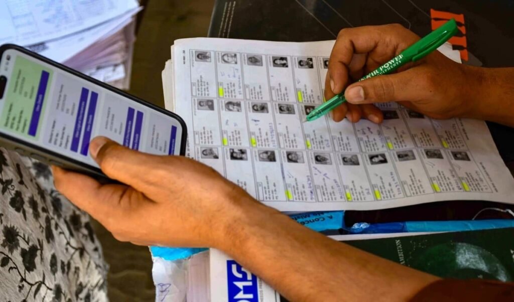 Navi Mumbai: 3404 SIR Form मामले में 5 BLO Suspend, BJP Worker के खिलाफ Kharghar में FIR दर्ज Navi Mumbai: 3404 SIR Form मामले में 5 BLO Suspend, BJP Worker के खिलाफ Kharghar में FIR दर्ज
