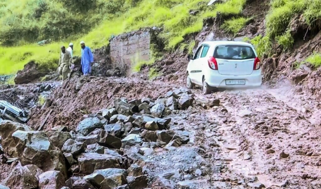 Nepal Flash Floods | नेपाल में अचानक आई बाढ़ से भारी तबाही! 160 की लोगों की मौत और 750 लापता, भारतीय दूतावास ने जारी किए इमरजेंसी नंबर Nepal Flash Floods | नेपाल में अचानक आई बाढ़ से भारी तबाही! 160 की लोगों की मौत और 750 लापता, भारतीय दूतावास ने जारी किए इमरजेंसी नंबर
