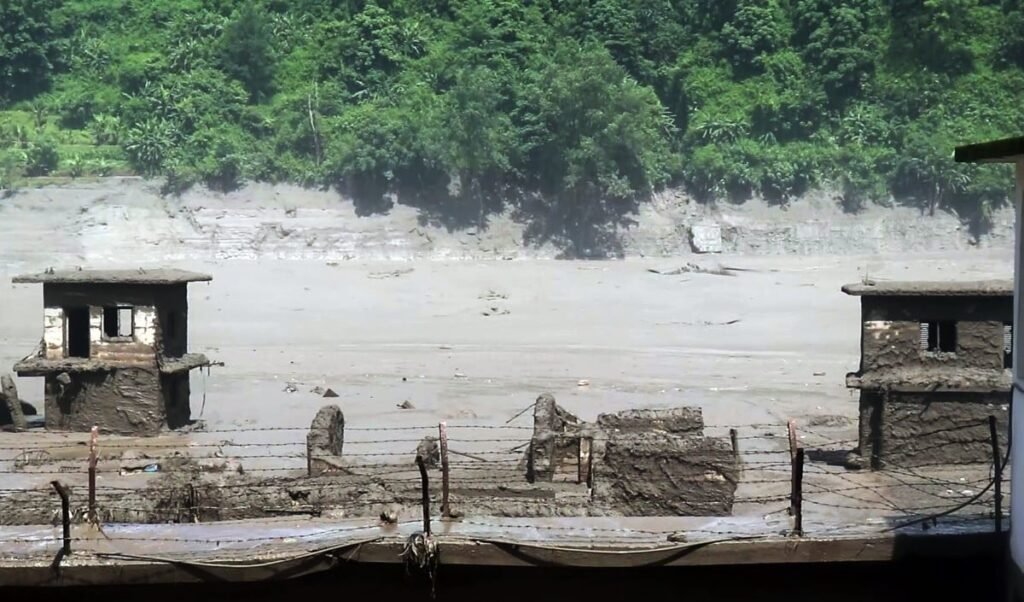 Nepal Flood Indian Tourist Missing | नेपाल में जलप्रलय! 133 भारतीय लापता, कैलाश मानसरोवर यात्री भी फंसे, राज्यों ने जारी किए इमरजेंसी हेल्पलाइन नंबर Nepal Flood Indian Tourist Missing | नेपाल में जलप्रलय! 133 भारतीय लापता, कैलाश मानसरोवर यात्री भी फंसे, राज्यों ने जारी किए इमरजेंसी हेल्पलाइन नंबर