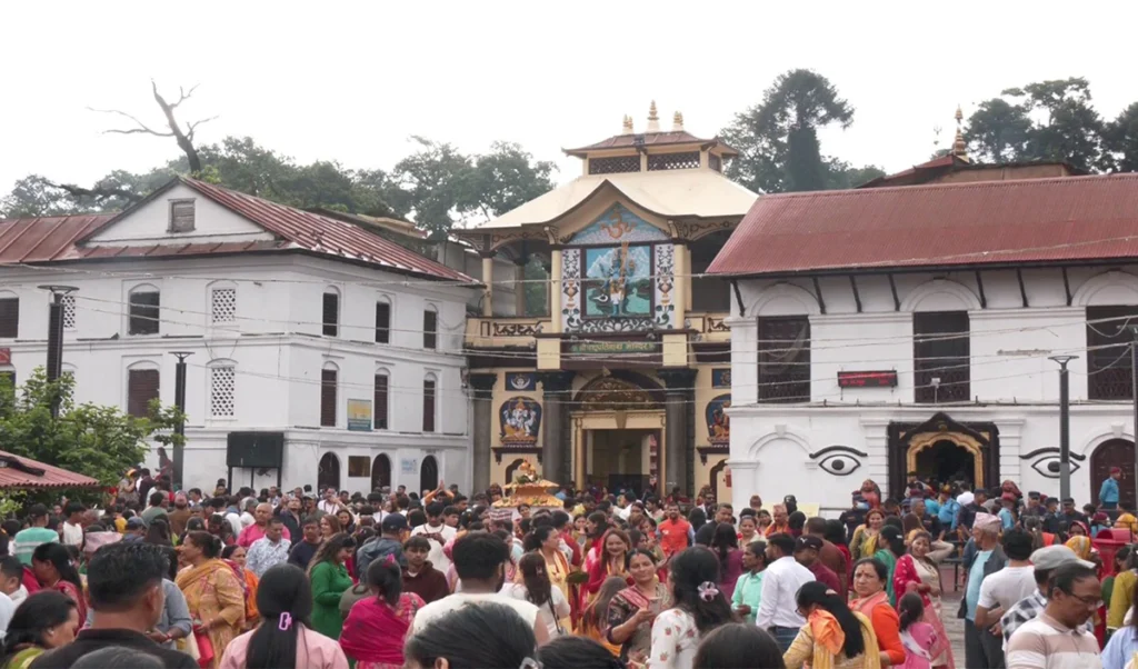 Nepal Violence : सड़कों पर उतरे हिंदू, नेपाल छोड़कर भागने लगे मुसलमान! Nepal Violence : सड़कों पर उतरे हिंदू, नेपाल छोड़कर भागने लगे मुसलमान!