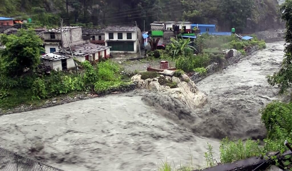 Nepal में जल प्रलय! बाढ़ में 1000 लोग लापता होने की आशंका, 8 की मौत, बचाव अभियान जारी Nepal में जल प्रलय! बाढ़ में 1000 लोग लापता होने की आशंका, 8 की मौत, बचाव अभियान जारी