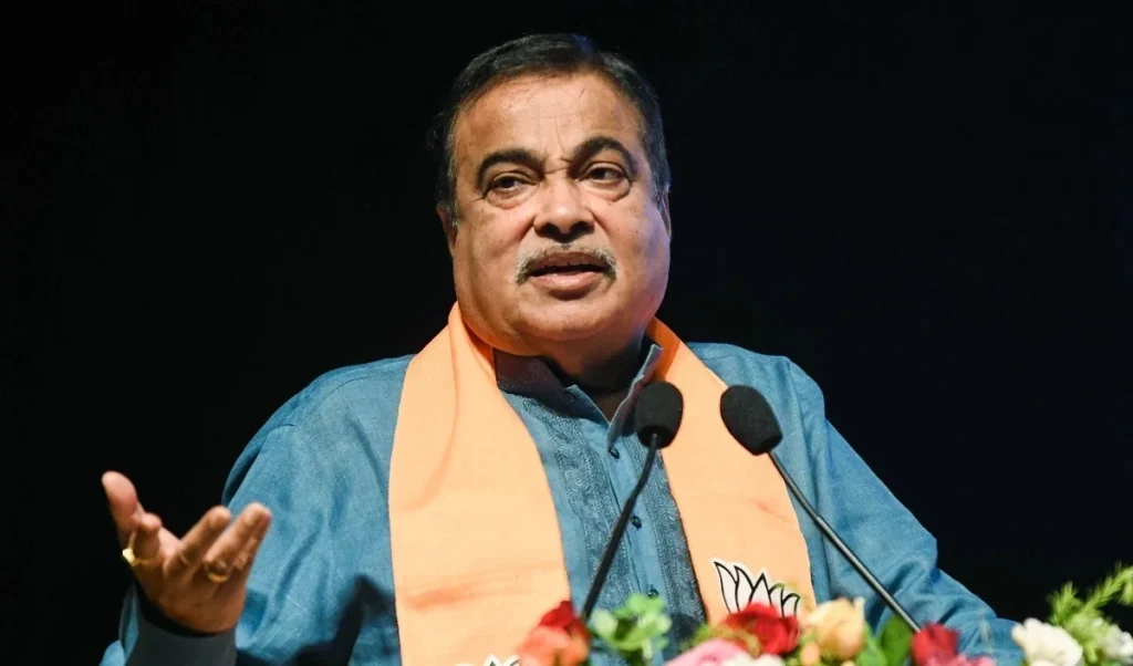 Nitin Gadkari on E20 Petrol: पुरानी गाड़ियों के लिए भी सुरक्षित है इथेनॉल ब्लेंडेड फ्यूल, घबराने की जरूरत नहीं