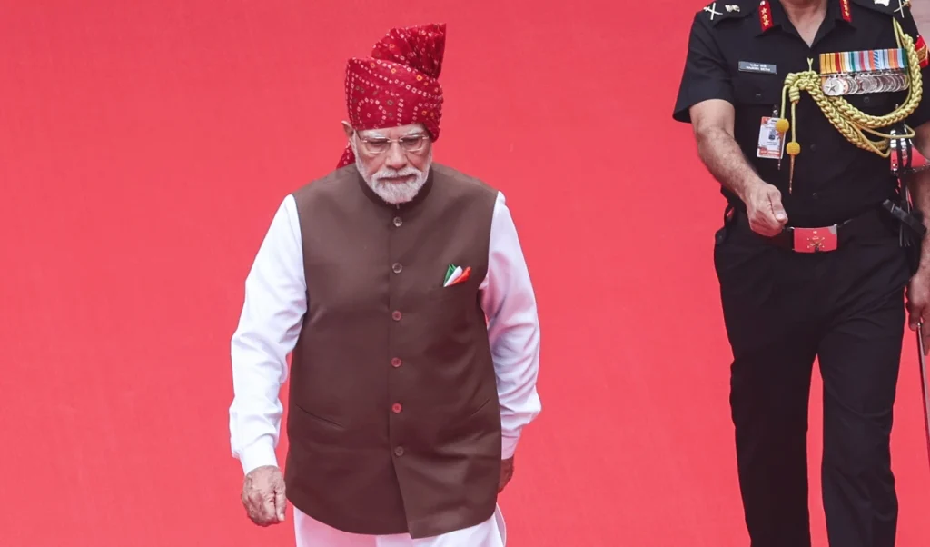 PM Modi के Tiranga Pocket Square पर कांग्रेस का वार, Pawan Khera बोले, लगता है साहब ने उर्दू में… PM Modi के Tiranga Pocket Square पर कांग्रेस का वार, Pawan Khera बोले, लगता है साहब ने उर्दू में…