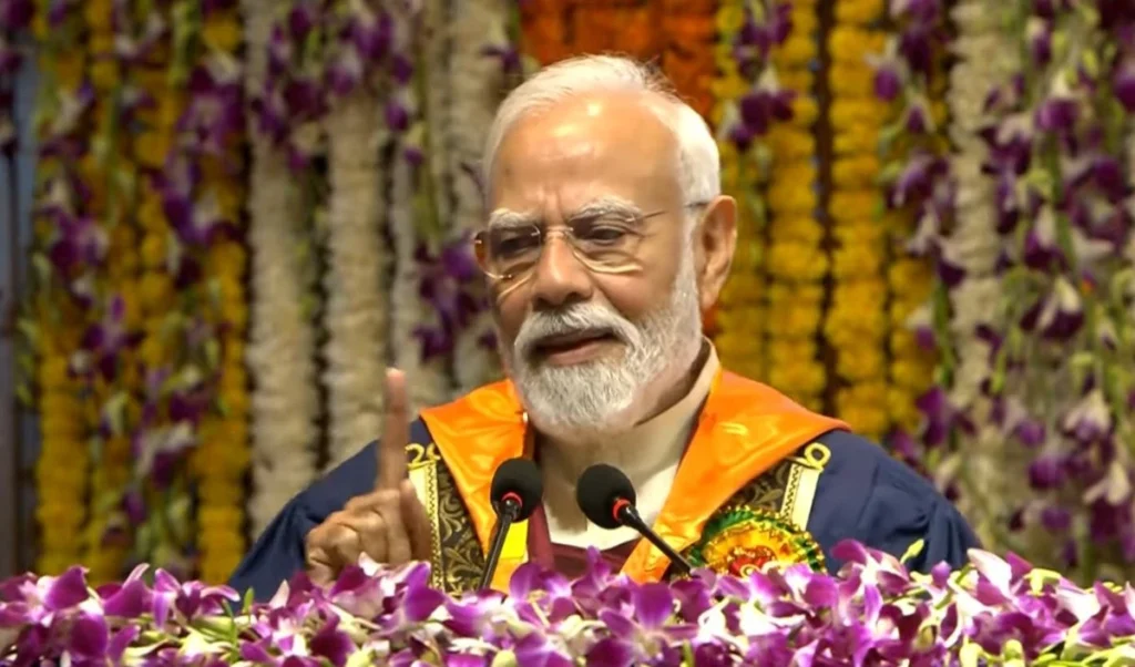 PM Modi ने IIT Delhi के छात्रों को दिया ‘विकसित भारत’ का विजन, बोले- जिंदगी की परीक्षा में सब कुछ आउट ऑफ सिलेबस होता है