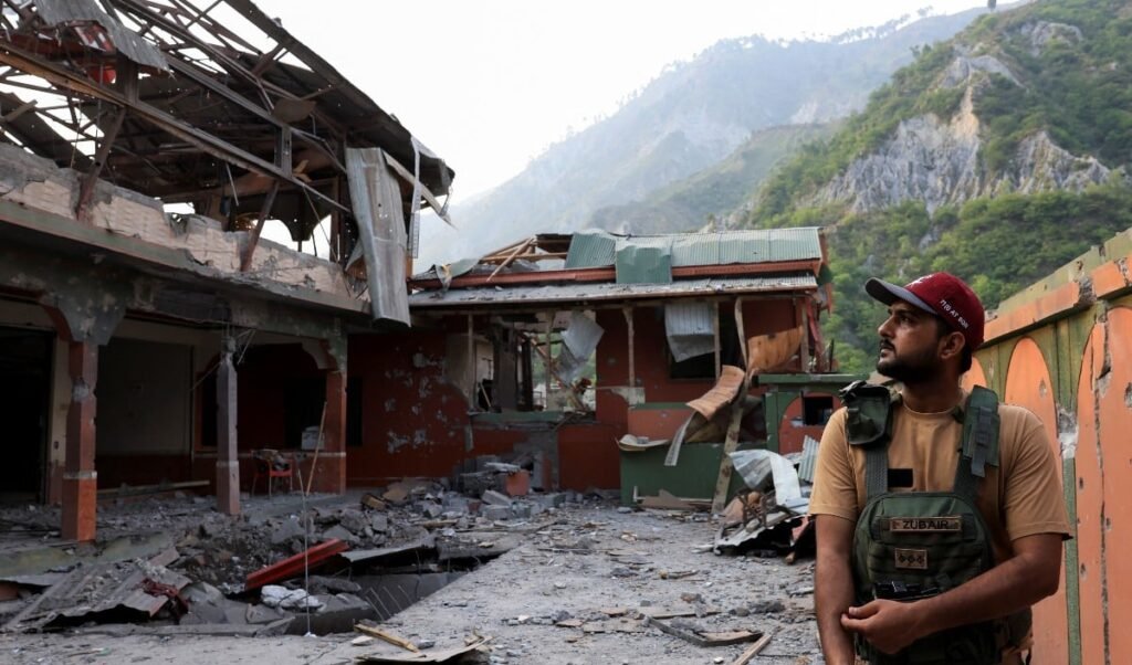 Pakistan Terrorist Attack | खैबर पख्तूनख्वा में सुरक्षाकर्मियों की जांच चौकी पर बड़ा आतंकी हमला, दो जवानों की मौत Pakistan Terrorist Attack | खैबर पख्तूनख्वा में सुरक्षाकर्मियों की जांच चौकी पर बड़ा आतंकी हमला, दो जवानों की मौत