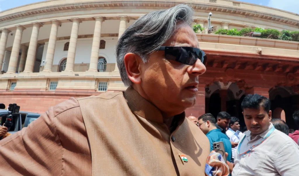 Paper Leak: CJP के सामने Congress की ‘छात्रों की गूंज’ क्यों पड़ी फीकी? Shashi Tharoor ने बताया Paper Leak: CJP के सामने Congress की ‘छात्रों की गूंज’ क्यों पड़ी फीकी? Shashi Tharoor ने बताया