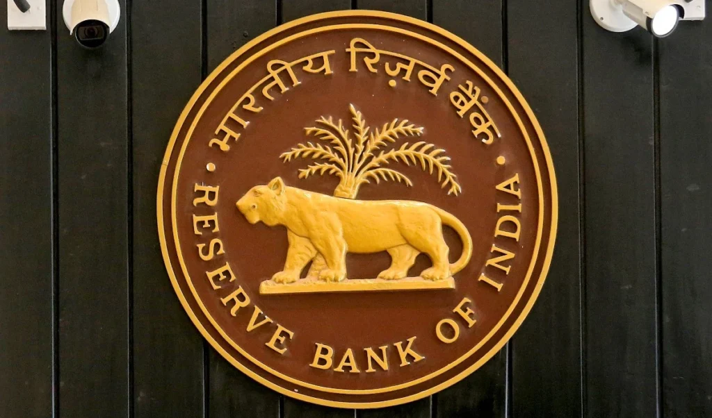 RBI Rules for Banks: कर्ज वसूली में बदसलूकी पर कार्रवाई, बैंक की गलती पर ग्राहक को मिलेगा ₹250 प्रति घंटा Compensation RBI Rules for Banks: कर्ज वसूली में बदसलूकी पर कार्रवाई, बैंक की गलती पर ग्राहक को मिलेगा ₹250 प्रति घंटा Compensation