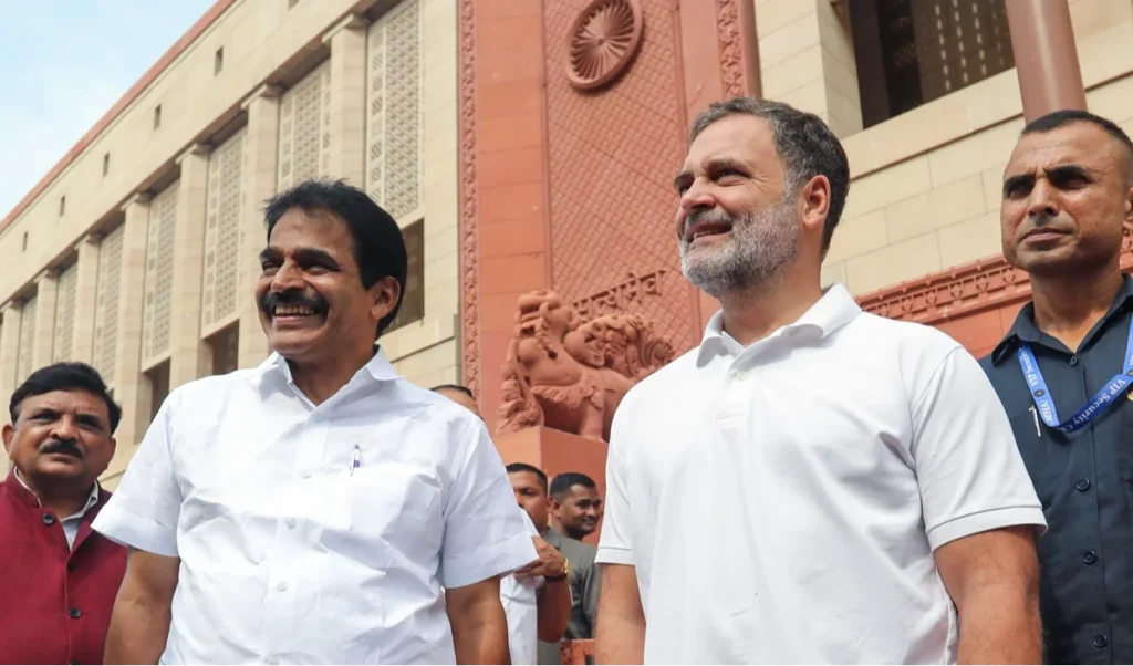 Rahul Gandhi ने PM Modi पर लगाया देश के हित बेचने का आरोप, Adani केस का दिया हवाला Rahul Gandhi ने PM Modi पर लगाया देश के हित बेचने का आरोप, Adani केस का दिया हवाला
