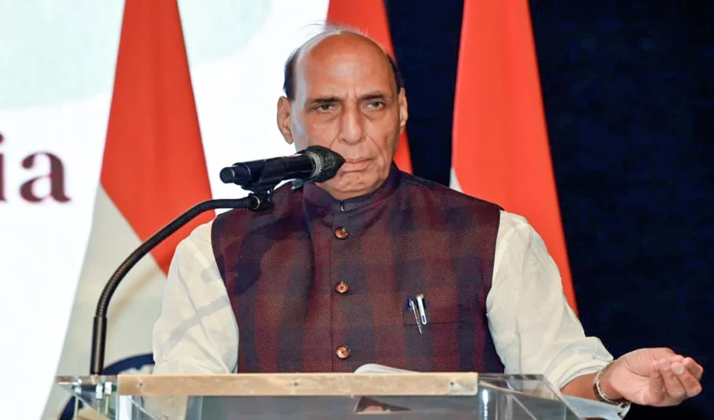 Rahul Gandhi पर भड़के Rajnath Singh, बोले- गांधी उपनाम वाला ऐसी शर्मनाक बात कैसे कह सकता है? Rahul Gandhi पर भड़के Rajnath Singh, बोले- गांधी उपनाम वाला ऐसी शर्मनाक बात कैसे कह सकता है?