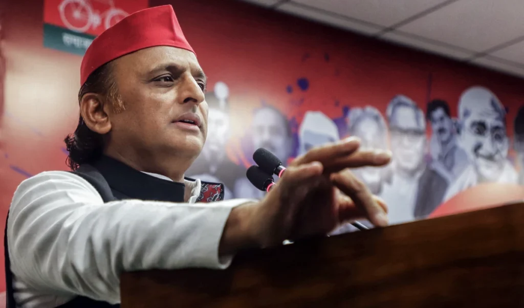 Ram Mandir चंदा चोरी पर संसद में हंगामा, Akhilesh ने BJP पर बोला हमला Ram Mandir चंदा चोरी पर संसद में हंगामा, Akhilesh ने BJP पर बोला हमला