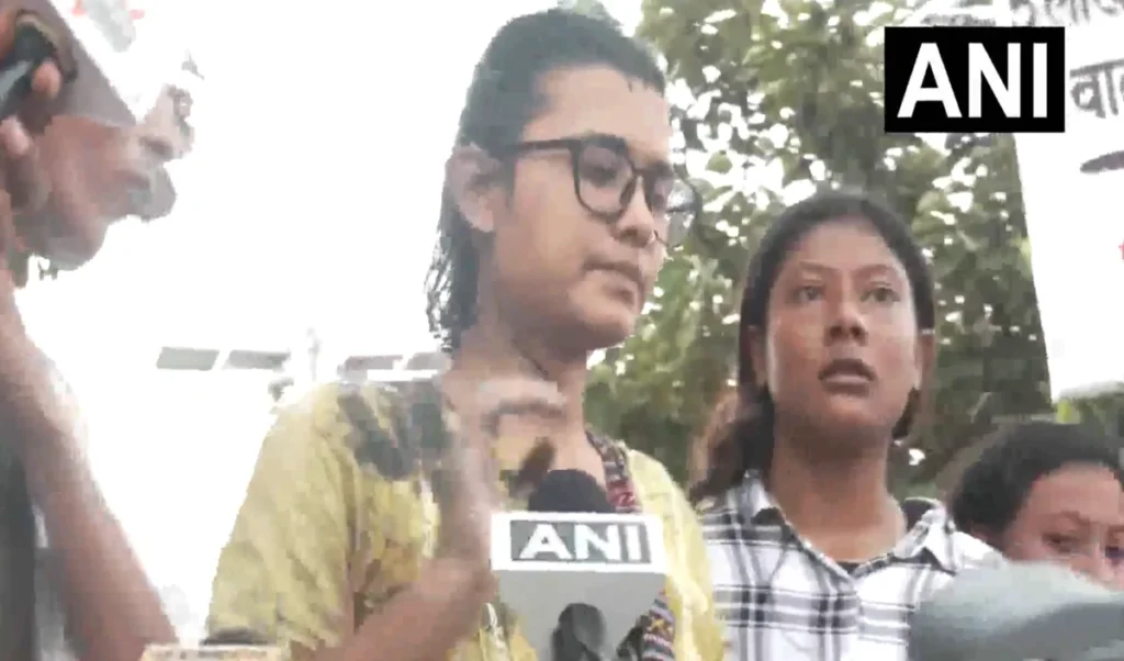 Ranchi में JPSC आंदोलन, Neha Bora पर फेंकी गई स्याही; बोलीं- आंसू गैस और पेलेट से नहीं डरे, इससे भी नहीं डरेंगे Ranchi में JPSC आंदोलन, Neha Bora पर फेंकी गई स्याही; बोलीं- आंसू गैस और पेलेट से नहीं डरे, इससे भी नहीं डरेंगे