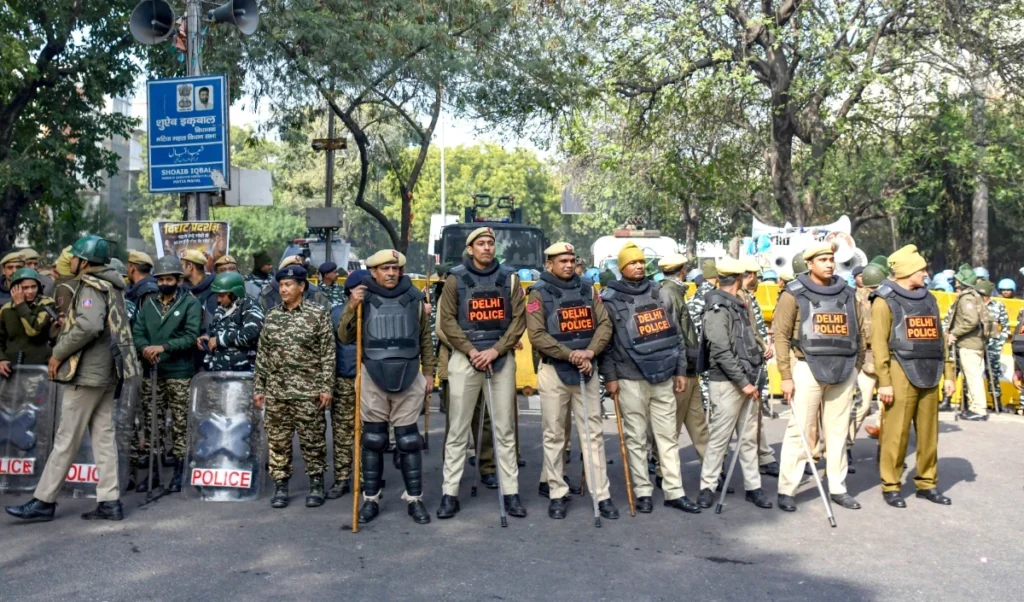 Right to Privacy पर बड़ा खतरा! जंतर-मंतर पर प्रदर्शनकारियों की Facial Recognition पर SC में अहम सुनवाई Right to Privacy पर बड़ा खतरा! जंतर-मंतर पर प्रदर्शनकारियों की Facial Recognition पर SC में अहम सुनवाई
