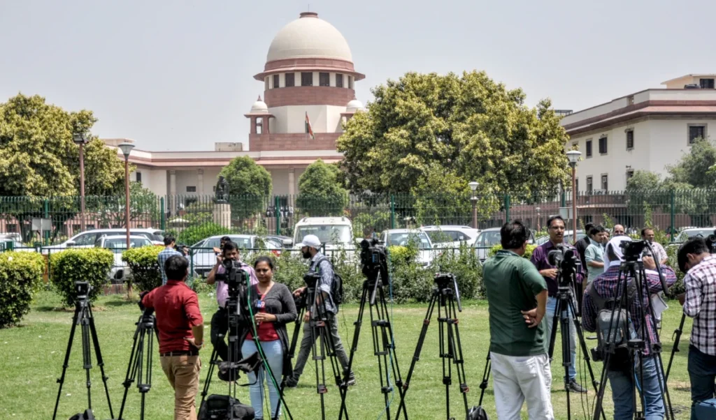 SC से Rahul Gandhi को बड़ी राहत, आय से अधिक संपत्ति मामले में HC की सुनवाई रोकी SC से Rahul Gandhi को बड़ी राहत, आय से अधिक संपत्ति मामले में HC की सुनवाई रोकी