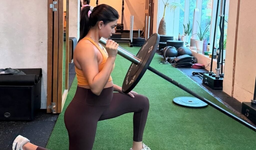 Samantha Ruth Prabhu ने Pregnancy के दौरान Gym में की स्ट्रेंथ ट्रेनिंग, सोशल मीडिया पर शेयर किया वीडियो Samantha Ruth Prabhu ने Pregnancy के दौरान Gym में की स्ट्रेंथ ट्रेनिंग, सोशल मीडिया पर शेयर किया वीडियो