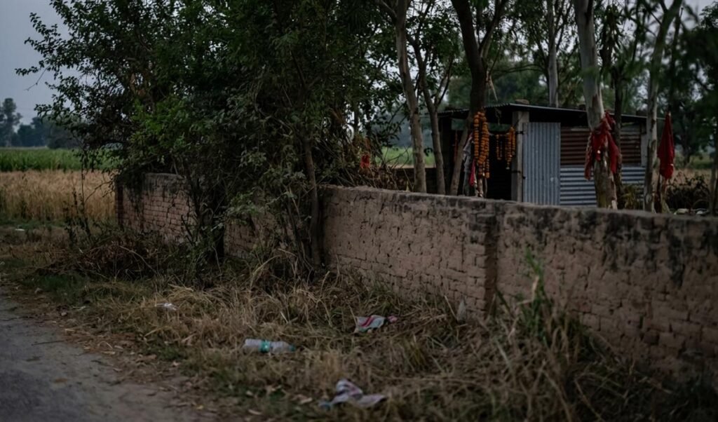 Sharanpur में शादी के विरोध से आहत प्रेमी-प्रेमिका ने खाया जहर, युवक की मौत Sharanpur में शादी के विरोध से आहत प्रेमी-प्रेमिका ने खाया जहर, युवक की मौत
