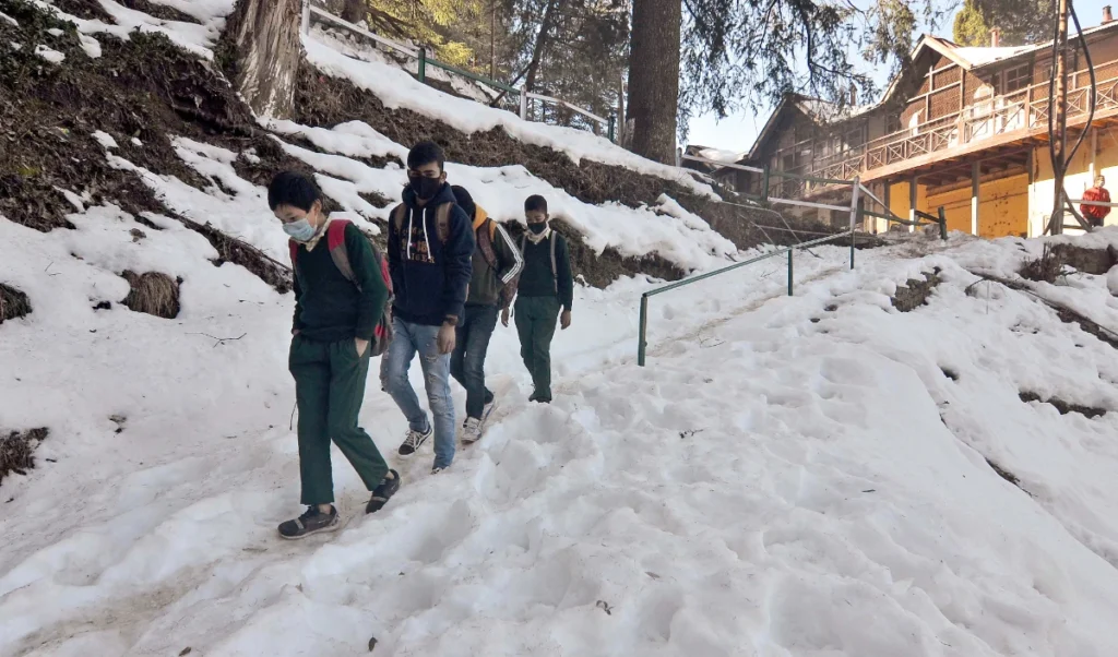 Shimla Schools: 81% में पीने का पानी नहीं, 43% असुरक्षित; RTE नियमों की उड़ रही धज्जियां! Shimla Schools: 81% में पीने का पानी नहीं, 43% असुरक्षित; RTE नियमों की उड़ रही धज्जियां!
