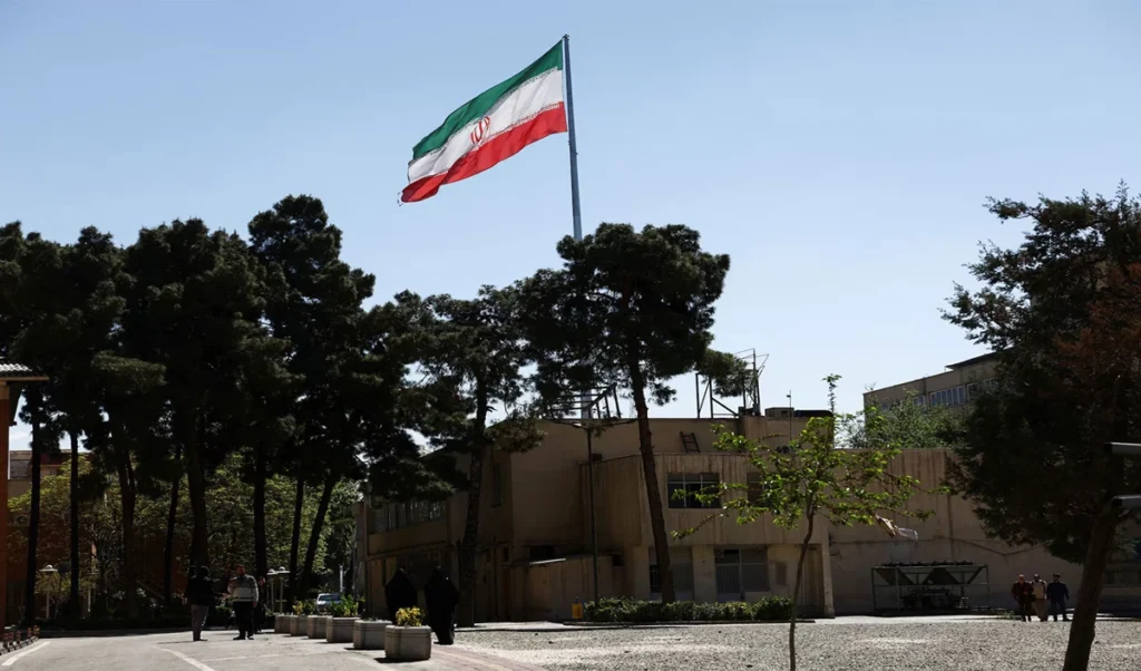 Strait of Hormuz खोलने पर अड़ी IRGC, US के सामने रखी कड़ी शर्तें, Oman बातचीत से किया साफ इनकार