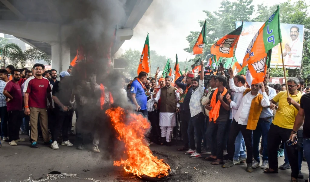 Student Protest पर Congress की विरोधाभासी नीति, Jharkhand में लाठीचार्ज पर BJP ने मांगा जवाब