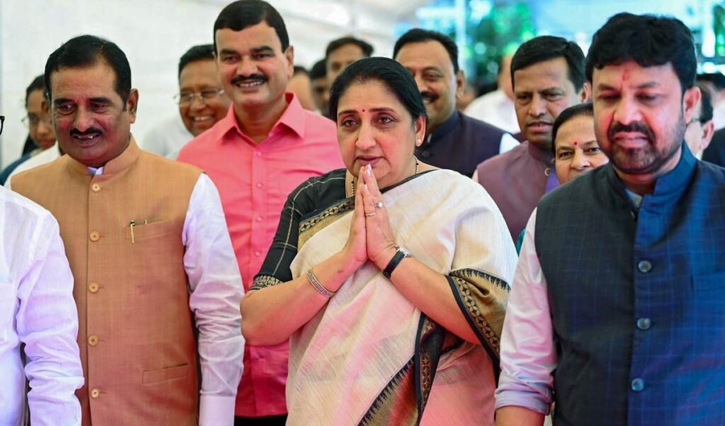 Sunetra Pawar पर टिप्पणी को NCP नेता तटकरे ने Congress का वैचारिक दिवालियापन बताया Sunetra Pawar पर टिप्पणी को NCP नेता तटकरे ने Congress का वैचारिक दिवालियापन बताया