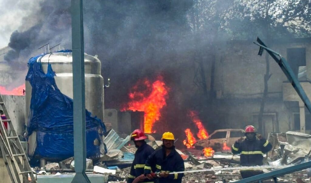 Telangana Chemical Blast | यादाद्रि भुवनगिरि में दवा कंपनी के रिएक्टर में धमाका, 2 मजदूरों की मौत और 9 घायल Telangana Chemical Blast | यादाद्रि भुवनगिरि में दवा कंपनी के रिएक्टर में धमाका, 2 मजदूरों की मौत और 9 घायल