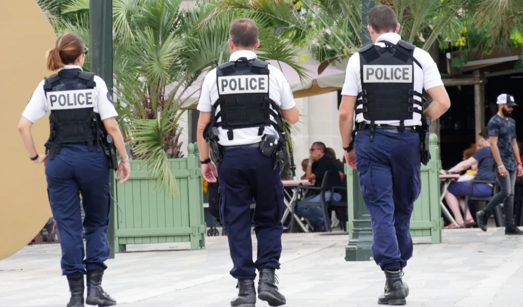 Thailand School Shooting | थाईलैंड के स्कूल में अंधाधुंध गोलीबारी! 15 से ज्यादा छात्र घायल, कई मौतों की आशंका, पुलिस ने शुरू किया सर्च ऑपरेशन Thailand School Shooting | थाईलैंड के स्कूल में अंधाधुंध गोलीबारी! 15 से ज्यादा छात्र घायल, कई मौतों की आशंका, पुलिस ने शुरू किया सर्च ऑपरेशन