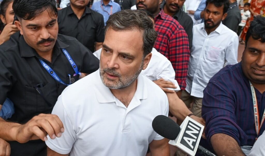 Uttarakhand में Kharge के ‘शुद्धिकरण’ को Rahul Gandhi ने बताया अपराध, पूछा- FIR क्यों नहीं? Uttarakhand में Kharge के ‘शुद्धिकरण’ को Rahul Gandhi ने बताया अपराध, पूछा- FIR क्यों नहीं?