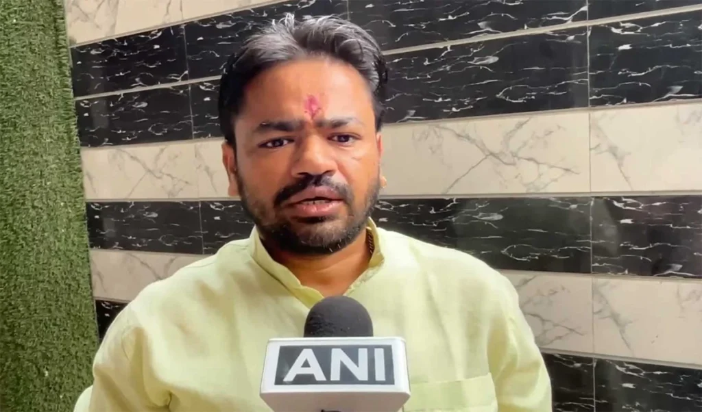Vande Mataram के अपमान का आरोप, Sonia Gandhi के खिलाफ Ghaziabad Court में केस दर्ज, क्या बढ़ेंगी कांग्रेस की मुश्किलें? Vande Mataram के अपमान का आरोप, Sonia Gandhi के खिलाफ Ghaziabad Court में केस दर्ज, क्या बढ़ेंगी कांग्रेस की मुश्किलें?
