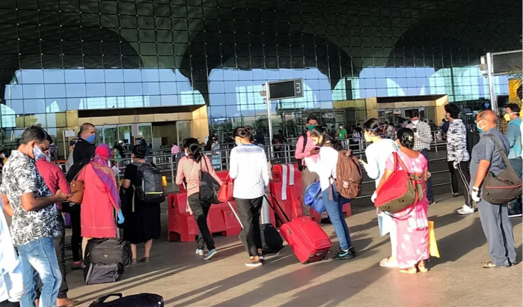 Varanasi Airport Firing Incident: सिक्योरिटी चेक के दौरान चली गोली, दो कर्मचारियों के हाथ और पैर पर लगी Varanasi Airport Firing Incident: सिक्योरिटी चेक के दौरान चली गोली, दो कर्मचारियों के हाथ और पैर पर लगी