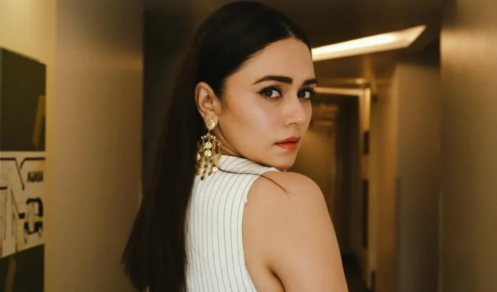 amruta khanvilkar issues legal warning over personal life rumors amruta khanvilkar issues legal warning over personal life rumors